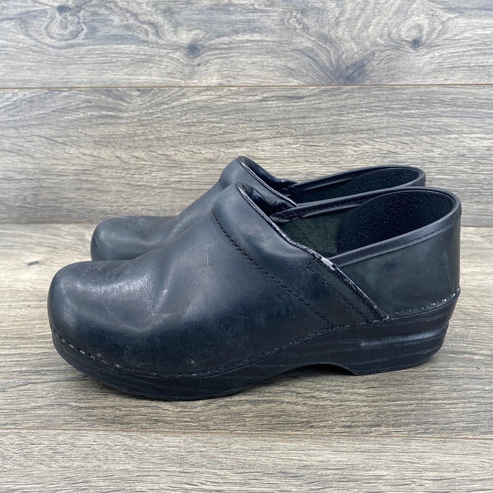 Dansko Professional Clogs Womens 39 Black Leather Slip On Work Shoes